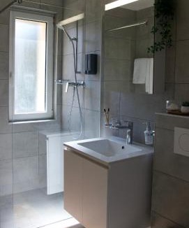 Ostermundigen Apartment | Modernes Apartment in Bern mit Parkplatz OG