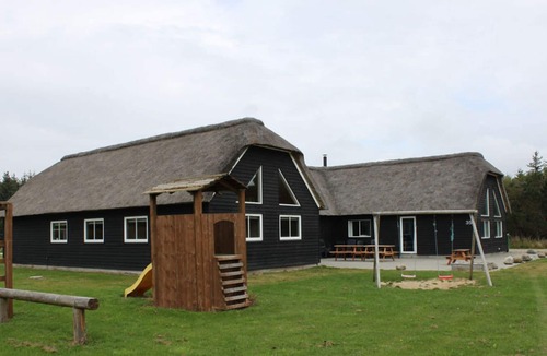 Nørre Fjand House | Modernes Pool- und Aktiviätshaus mit Beachvolleyballplatz und 8 Schlafzimmern