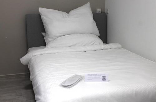 Bilten Apartment | Modernes Studio mit eigenem Bad, Küche & Parkplatz