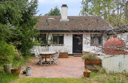 Nykobing Sjaelland House | Modernised 70S Cottage In Forest Near Beach