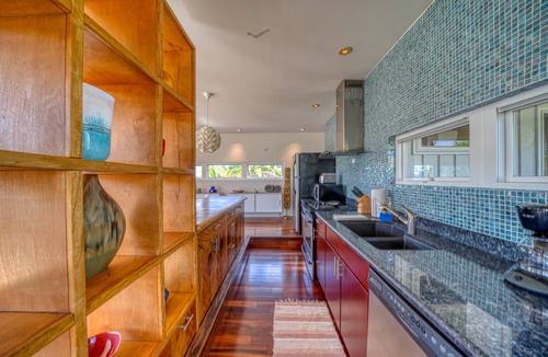 Puna Palisades House | Modernist architectural gem w/custom interior & bay views - steps to beach