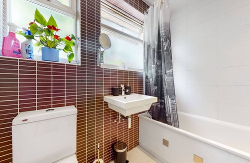 Fryent Apartment | Modernistic 2 BR Maisonette in Kingsbury