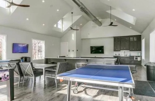 Edmond House | Modernized 4 BR Farmhouse. Close proximity to I-35. Only 20 minutes to OKC.