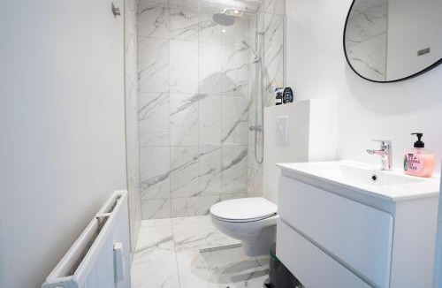 Holstebro Apartment | Modernized Bed & Bath