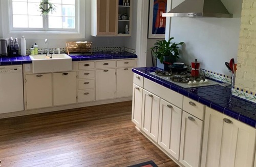 Cambridge House | Modernized classic. Historic district near water.