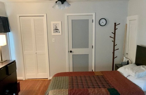 Cambridge House | Modernized classic. Historic district near water.