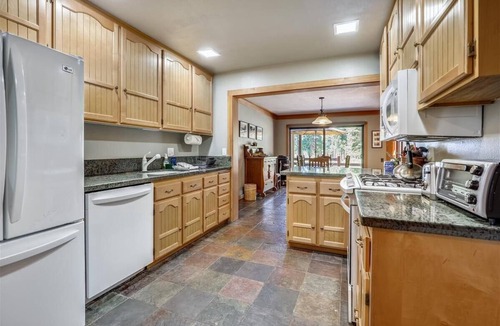 Tahoe City Condo | Modernized Pet-Friendly Bluff Unit: Panoramic Lake Views & Trailside Living