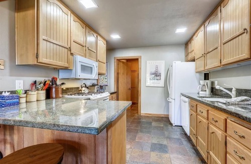 Tahoe City Condo | Modernized Pet-Friendly Bluff Unit: Panoramic Lake Views & Trailside Living