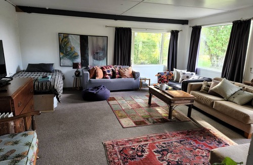 Ohaupo Cottage | Modernized/Retro country cottage