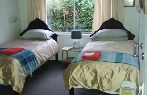 Ohaupo Cottage | Modernized/Retro country cottage