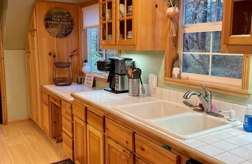 Mount Hood Village House | Modernized Steiner Cabin with a Private Spa and Many Amenities. Pet Friendly!