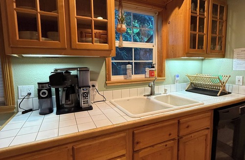 Mount Hood Village House | Modernized Steiner Cabin with a Private Spa and Many Amenities. Pet Friendly!