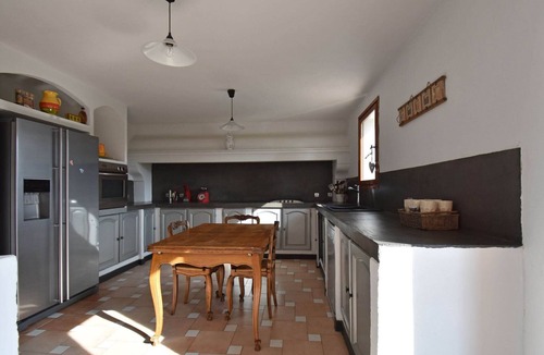 Saint-Paul-en-Foret Villa | Modernly decorated Provençal house