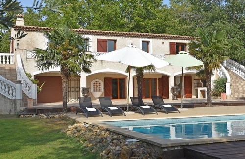 Saint-Paul-en-Foret Villa | Modernly decorated Provençal house