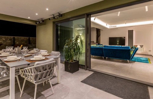 Sumartin Villa | Modernly equipped villa with fitness and spa area