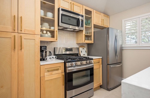 Barker House | Modernly Renovated Family Home w/Double Swing, 4TVs, Pets OK & Backyard Firepit