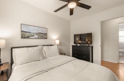 Turner Park House | ModernNest-KS Bed and Fire Pit