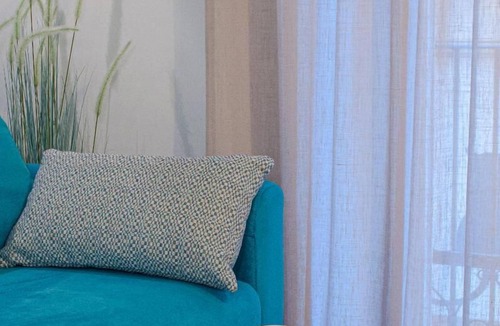 Barri Vell - Santa Creu Apartment | Moderno Piso de 2 Dormitorios con Balcón