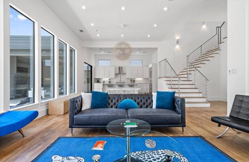 Dallas House | ModernOasis HOT TUB|Pool-10 Mins LoveField Airport