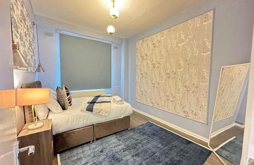 Kennington Apartment | Modest Comfortable Family Apartment