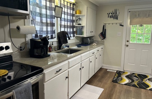 Yadkinville House | Modest comfortable home in Downtown Yadkinville