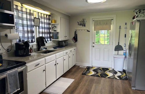 Yadkinville House | Modest comfortable home in Downtown Yadkinville