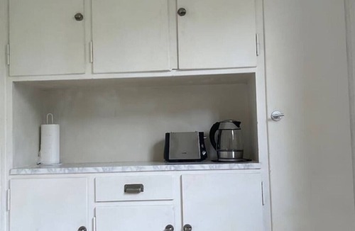 Seefeld Apartment | Modest studio in the city center (Cross 4)