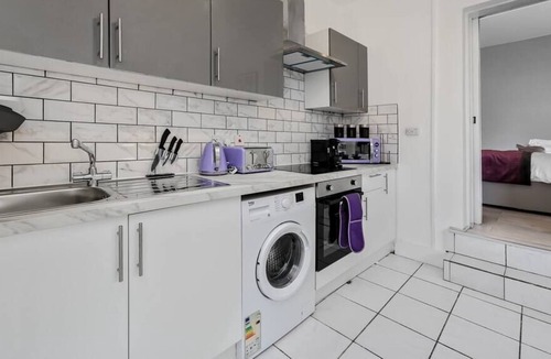 Uxbridge South Condo | Modish and Cozy Apartment in Convenient Location