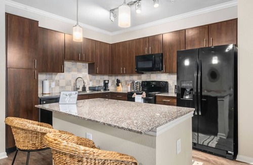 Lazybrook/Timbergrove Apartment | Modish Keen King Bed w/Pool