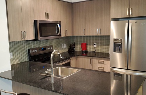 Oakwood Village House | Modren Mid-Town townhouse .