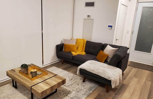 Oakwood Village House | Modren Mid-Town townhouse .