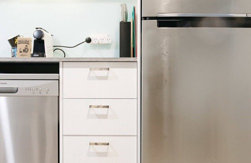 Moffat Beach Apartment | Moffat Beach Coastal Contemporary Unit B