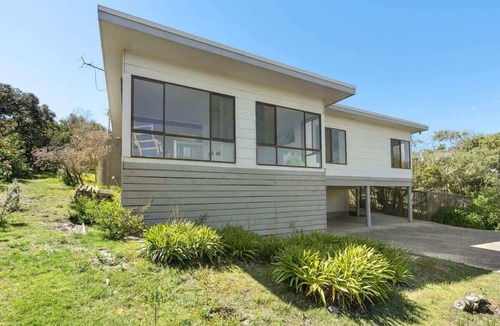 Moggs Creek House | Moggs View I Walk to Beach