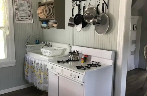 Shawcrest Cottage | Mohawk Cottage, keep it simple at this peaceful cottage. Off street parking.