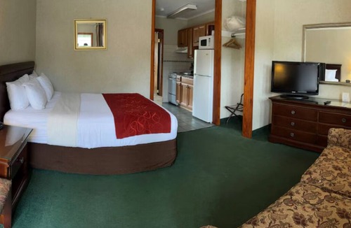 Lake George Resort | Mohican Resort Motel - 2 Bedroom Efficiency