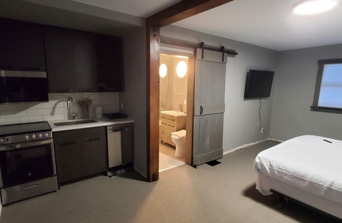 Madoc Hotel | Moira Lake Motel