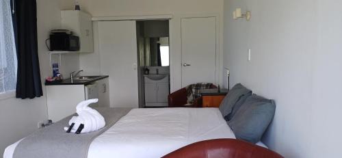 Mokau Hotel | Mokau Motels
