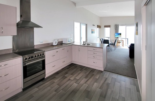 Ahipara Apartment | Mokorau Apartments Apartment 2 Spacious, clean