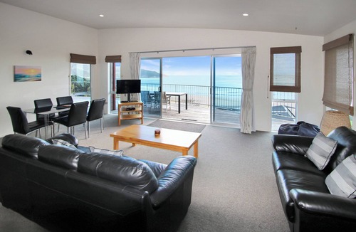 Ahipara Apartment | Mokorau Apartments Apartment 2 Spacious, clean