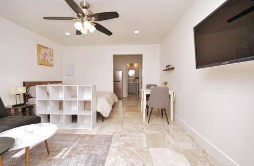 Cambrian Apartment | Molivu Homes Studio - PetFriendly - King Bed - W-D