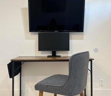 Cambrian Apartment | Molivu Homes Studio - PetFriendly - King Bed - W-D