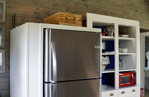 Round Top Cabin | Molly Cabin - Private cabin with 2 bedrooms, one queen and one king bed, full bath with walk-n-shower. Full kitchen with fridge/ice maker, coffee bar, front and back porches, private out door fire pit, outdoor shower.