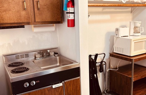 Bryant Pond Hotel | Mollyockett Motel & Swim Spa