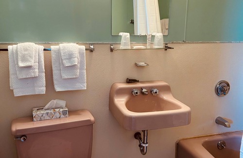 Bryant Pond Hotel | Mollyockett Motel & Swim Spa