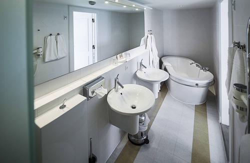 Lyngsbæk Strand Hotel | Molskroen