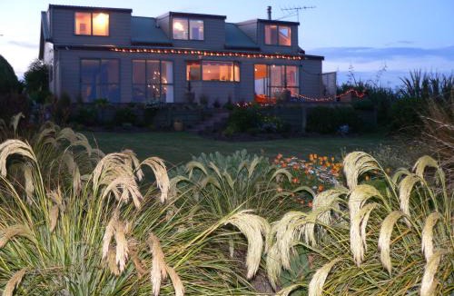 Kaka Point Bed & Breakfast | Molyneux House