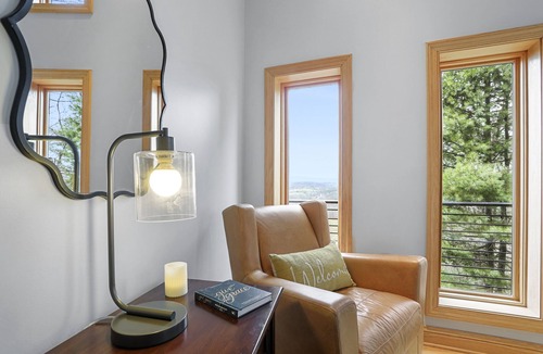 Berkeley Springs House | 🌷MOM MAY Stays🌷WOW THE VIEW🥇Premier HOST🌲Luxurious Lodge🏔️Hot Tub under the stars
