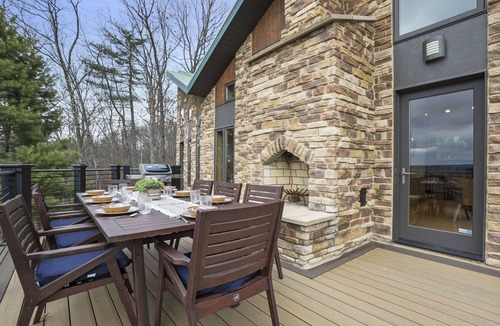 Berkeley Springs House | 🌷MOM MAY Stays🌷WOW THE VIEW🥇Premier HOST🌲Luxurious Lodge🏔️Hot Tub under the stars
