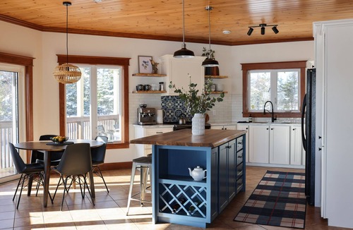 Broad Cove House | Moments Cottage | Waterfront Spa