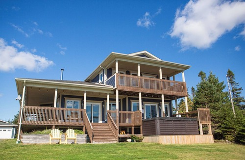 Broad Cove House | Moments Cottage | Waterfront Spa